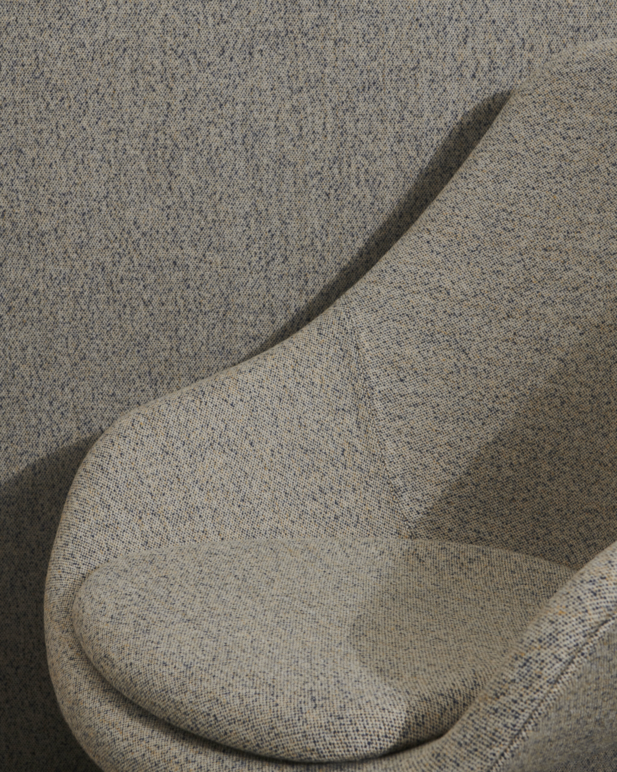 AAL-91-w.-cushion-Vanir-243-and-polished-alu-base-02.jpg